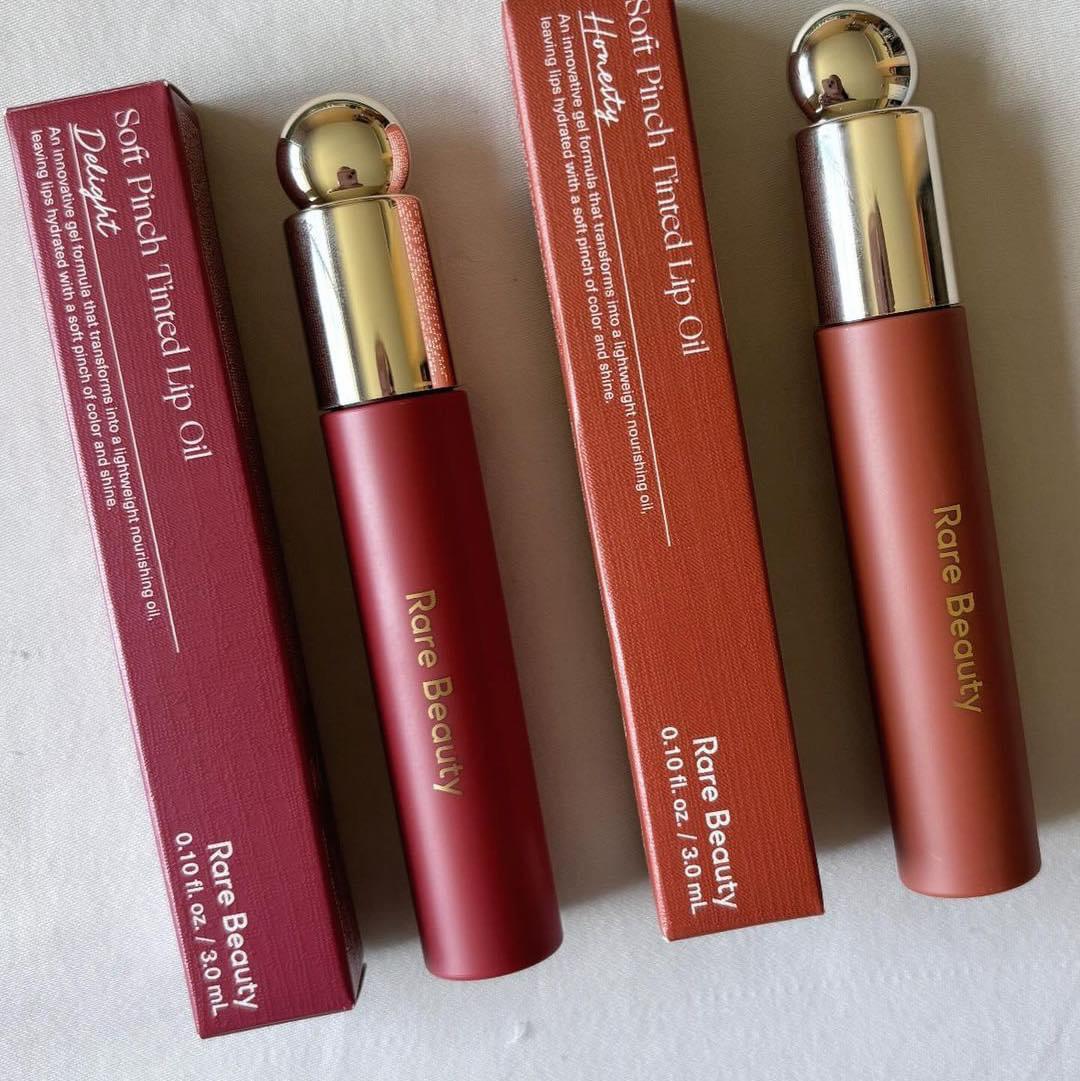 HUDA BEAUTY----SOFT PINCH TINITED LIP STICK